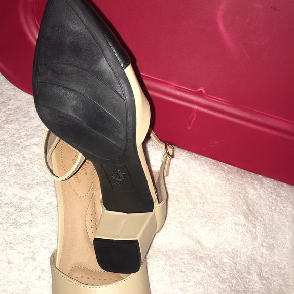 ♥️♥️Women Size 9 NWT Black and Tan Adorable Shoes - Picture 4 of 4